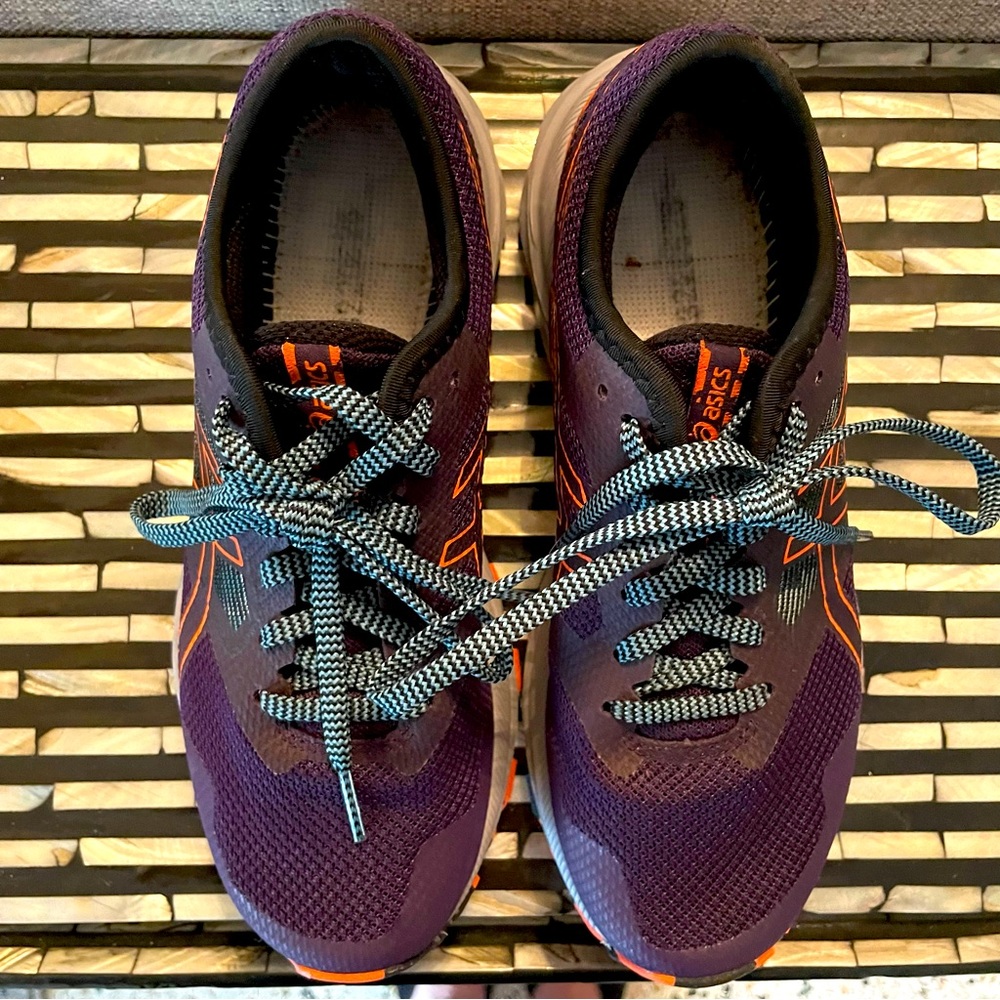 ASICS Gel Running Shoes! Excellent Used Condition! Size 6 1/2.